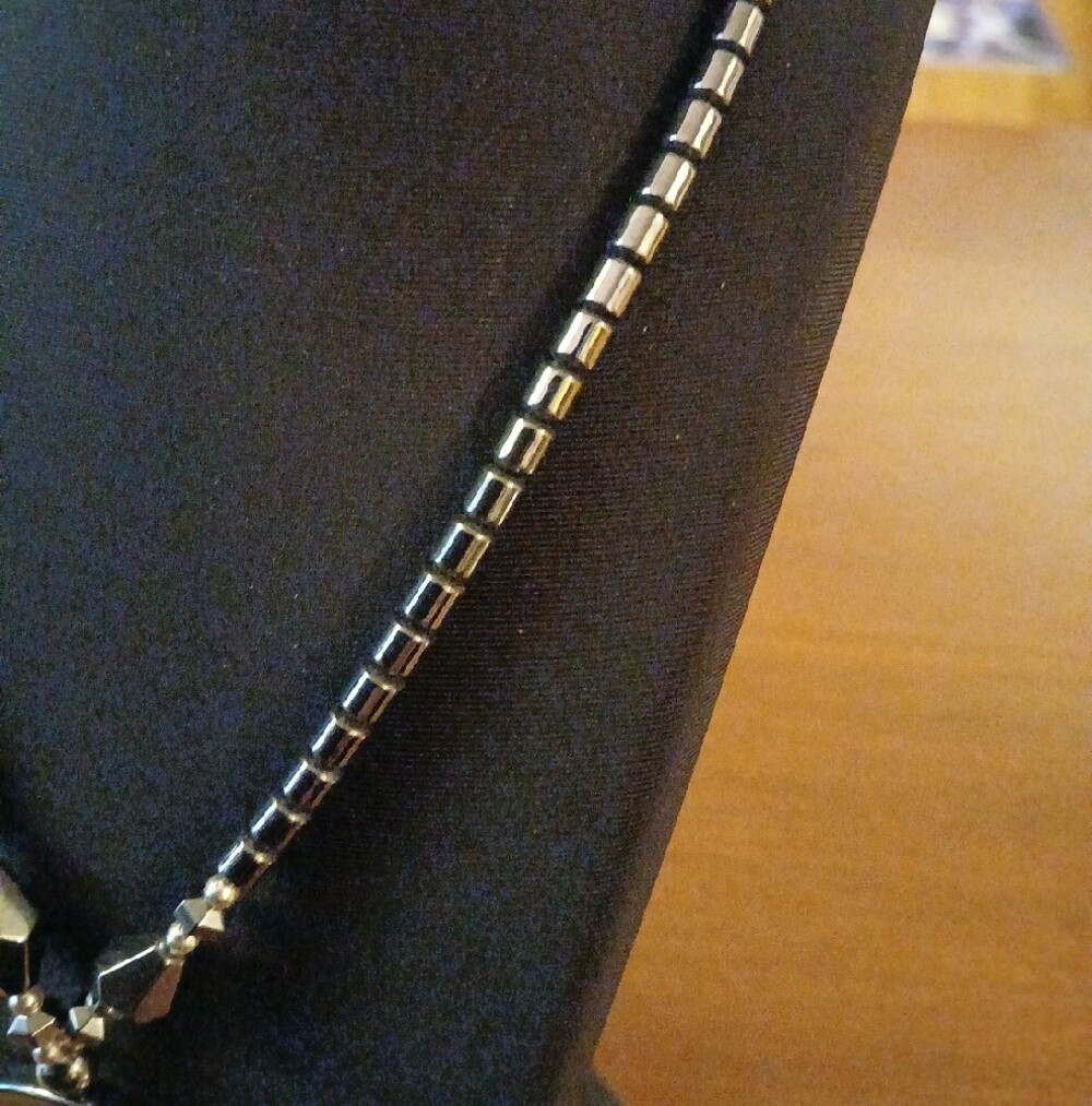 Hematite Beaded Circle Ring Pendant Necklace -16" Chain - Picture 4 of 7